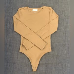 NWOT Aritzia Babaton Contour Crew Bodysuit